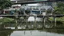 Keberadaan manusia silver merupakan fenomena sosial yang terjadi di sejumlah kota besar di Indonesia, salah satunya Jakarta. (Yasuyoshi CHIBA/AFP)