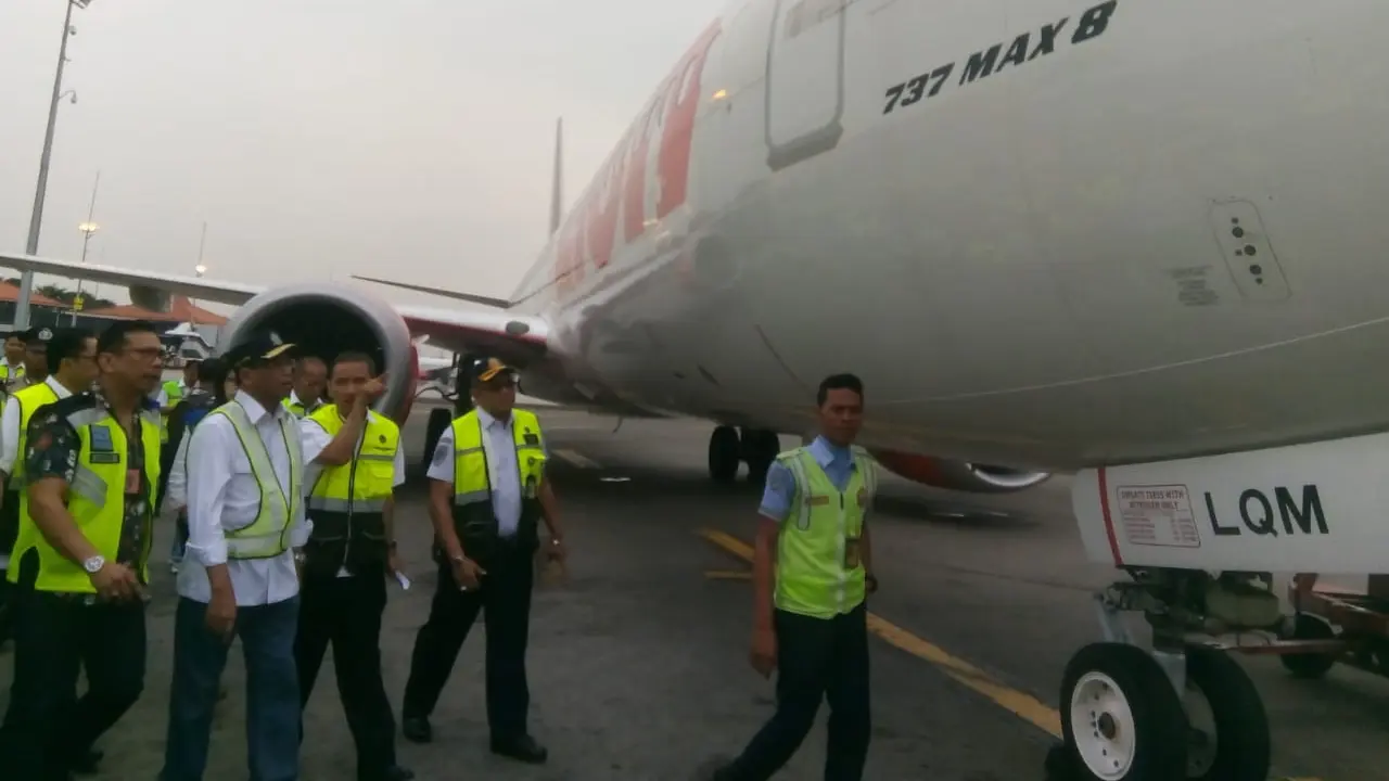 Menhub Budi Karya tinjau Boeing 787 Max 8 di Bandara Soekarno Hatta (Liputan6.com/Pramita T)