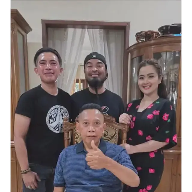 6 Potret Kondisi Terbaru Tukul Arwana, Kejutan Ultah ke-62 dari Sahabat Setia