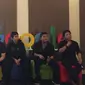 Perwakilan 6 startup Indonesia bersama Borrys Hasian, UI/UX Expert Google dan Erica Hanson, Developer Relation Program Manager Google. Liputan6.com/Jeko Iqbal Reza