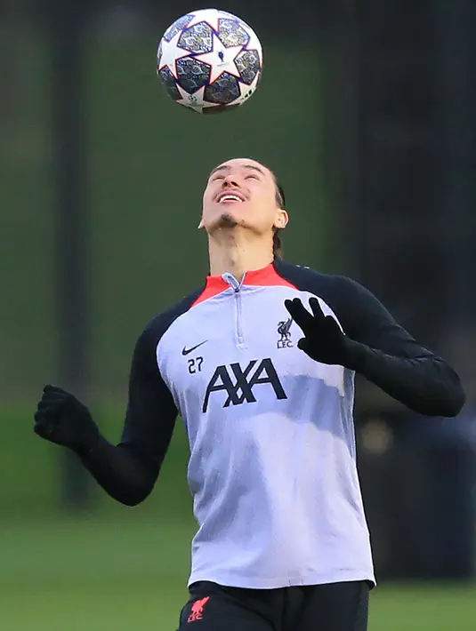 Pemain Liverpool Darwin Nunez mengambil bagian dalam sesi latihan tim di Pusat Pelatihan AXA, Liverpool, Inggris, 20 Februari 2023. Liverpool akan menghadapi pertandingan sepak bola leg pertama babak 16 besar Liga Champions UEFA melawan Real Madrid. (Lindsey Parnaby/AFP)