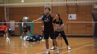 Pasangan ganda putri Indonesia,  Ribka Sugiarto/Siti Fadia Silva Ramadhanti, tengah melakukan latihan persiapan jelang berlaga di Kejuraan Dunia Bulutangkis 2022 di Tokyo, Jepang. (dok. PBSI)