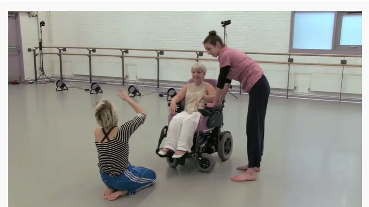 Ashleigh Ritchie, penyandang disabilitas celebral palsy mampu menari dari atas kursi rodanya