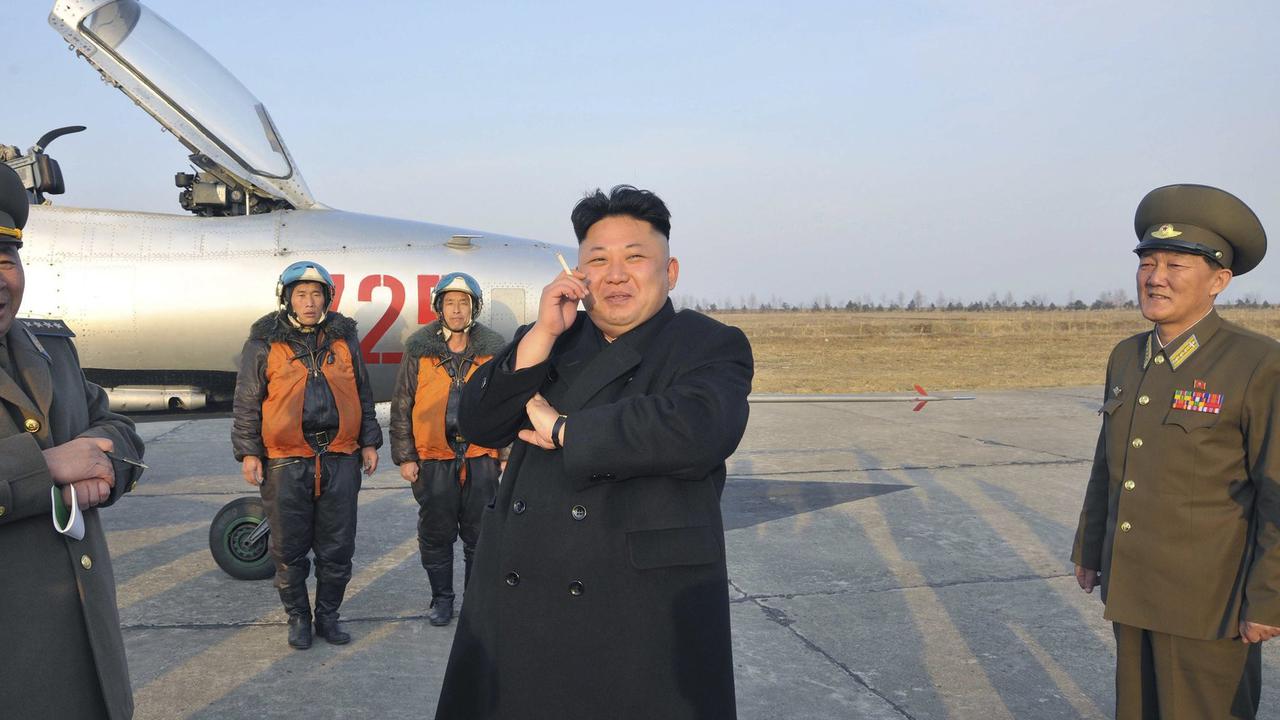 Kim Jong-un Merokok