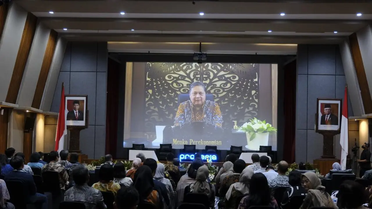 Menteri Koordinator Bidang Perekonomian Airlangga Hartarto ketika membuka acara seminar “Diskusi Publik: Prakerja dan Perempuan Indonesia”