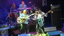 Aksi Tompi saat tampil dalam pagelaran musik BNI Java Jazz Festival 2017, Jakarta, Jumat (3/3). Di tahun ketiga penampilannya, Tompi membawakan sejumlah lagu, seperti Sedari Dulu, Bawa Daku, Tak Pernah Setengah Hati. (Liputan6.com/Immanuel Antonius)
