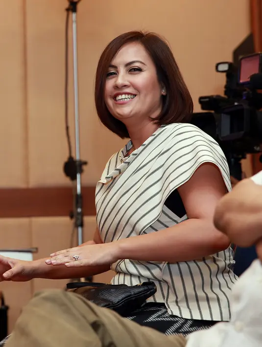 Jangan salah, pembajakan bisa mempengaruhi faktor psikologis musisi, lho. Kadang terbesit pikiran, mau bikin album bagus tapi takut dibajak," ujar  salah satu personel grup Be3 ini. (Deki Prayoga/Bintang.com)