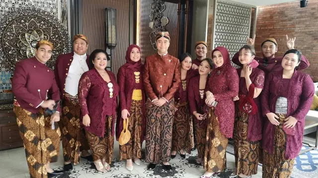 6 Momen Lamaran Vidi Aldiano dan Sheila Dara, Usung Adat Jawa
