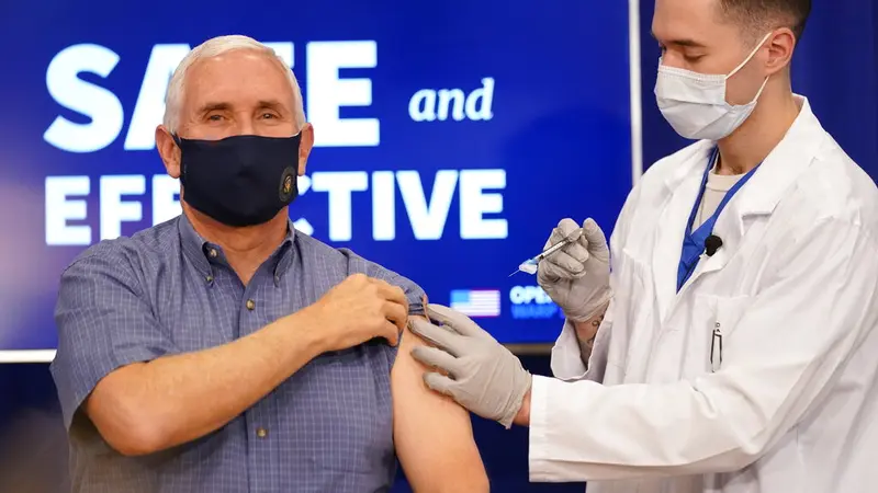 FOTO: Wakil Presiden Amerika Serikat Mike Pence Disuntik Vaksin COVID-19