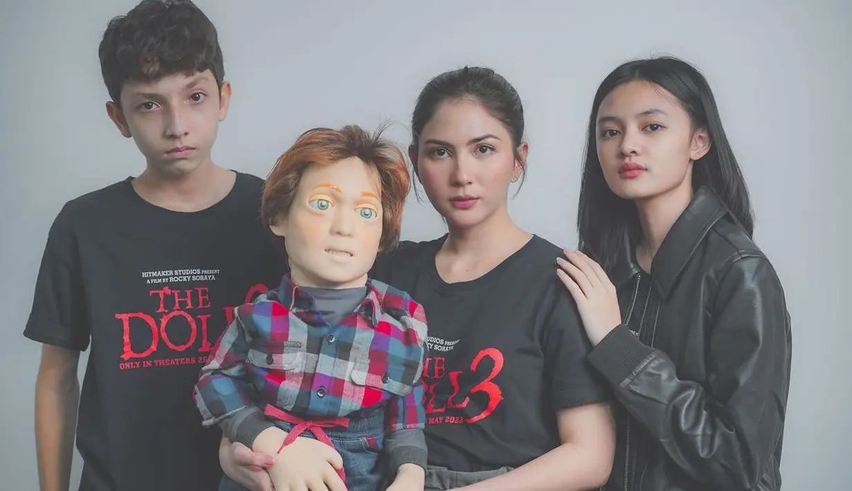 Dalam film The Doll 3 yang dibintangi Jessica Mila, Montserrat Gizelle yang berusia 14 tahun ini memerankan karakter Mikha, yang merupakan anak dari Aryan (diperankan Winky Wiryawan). (Foto: instagram.com/@montserratgizelle)