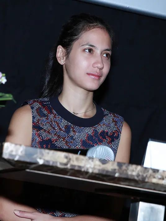 "Pindah dikit aja bahasanya, logatnya, gaya bicaranya beda, kultur beda. Bentuk muka. Bentuk rumahnya. Misal di Padang yang ujungnya ada apa berarti kepala desa." tandas Pevita Pearce. (Deki Prayoga/Bintang.com)