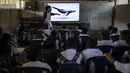 Paus bungkuk juga penting bagi ekosistem setempat, karena mereka menyuburkan ganggang yang menjadi tempat hidup ikan-ikan kecil. (AP Photo/Ivan Valencia)