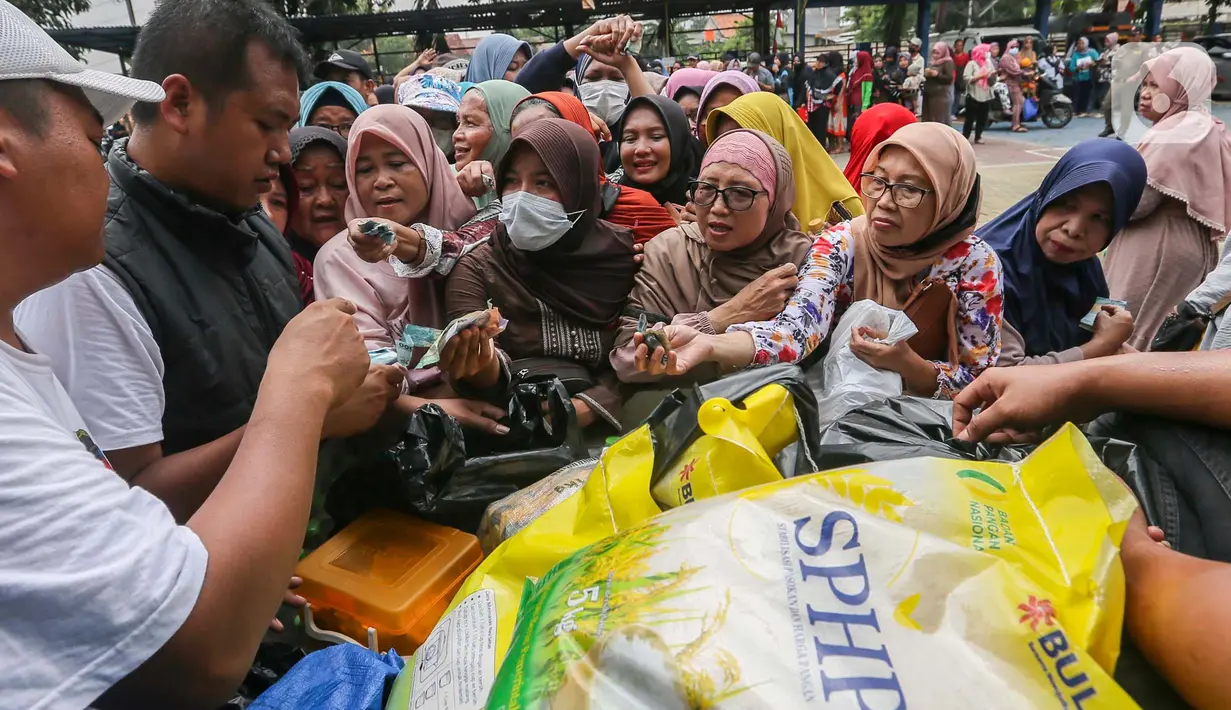 Harga beras yang dijual di Gerakan Pangan Murah (GPM) senilai Rp52.000 untuk ukuran lima kilogram. (Liputan6.com/Angga Yuniar)