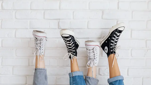 3 Tips Mengikat Tali Sepatu Tanpa Diikat Agar Tetap Bergaya