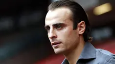 Bulgaria striker Dimitar Berbatov arrives on the Old Trafford pitch following his transfer from Tottenham Hotspur to Manchester United after a press conference in Manchester, north-west England on September 12, 2008. AFP PHOTO/PAUL ELLIS