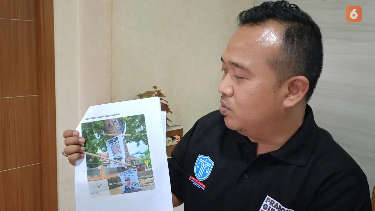 Pelaporan dugaan Pemilu 2024 ke Bawaslu Banten. (Jumat, 05/01/2024). (Yandhi Deslatama/Liputan6.com).