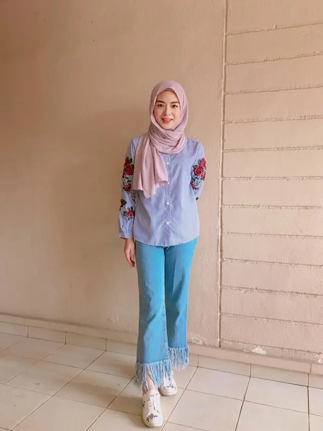 6 Potret OOTD Ayana Moon, Selebgram Muslim Korea yang Selalu Modis