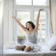 Memulai pagi dengan ritual yang tepat membantu otak melepaskan hormon dopamin yang membuat perasaan jadi jauh lebih tenang dan fokus. [Dok/Pexels.com/Andrea Piacquadio].