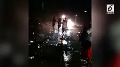 Warga merekam detik-detik terjadinya tsunami di Pandeglang dan Lampung. Akibat bencana ini, sedikitnya 20 orang dilaporkan tewas.