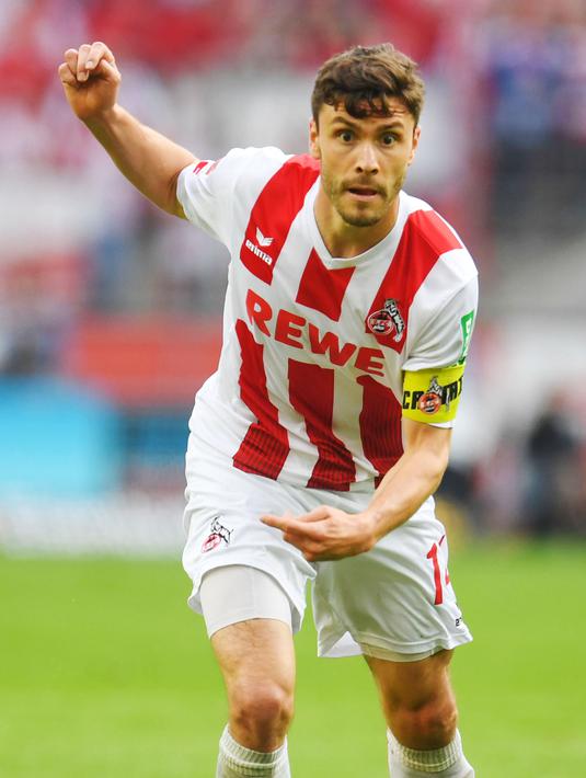 5. Jonas Hector - Langganan tampil di timnas Jerman tak membuat daya magis bek kiri ini tertular di klub nya Koln FC yang terancam terdegradasi. Mungkin Hector merupakan satu dari pemain bagus yang tampil di tim jelek. (AFP/Patrick Stollarz)