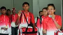 Senyum para Atlet Dayung Indonesia saat tiba di Bandara Soekarno-Hatta, Banten, Selasa (16/6/2015). Dengan raihan 13 medali emas, 6 perak dan 4 perunggu, Indonesia dinobatkan sebagai juara umum rowing SEA Games 2015. (Liputan6.com/Helmi Afandi)