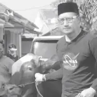 Arie Untung potong sendiri hewan qurban (Instagram/ariekuntung)