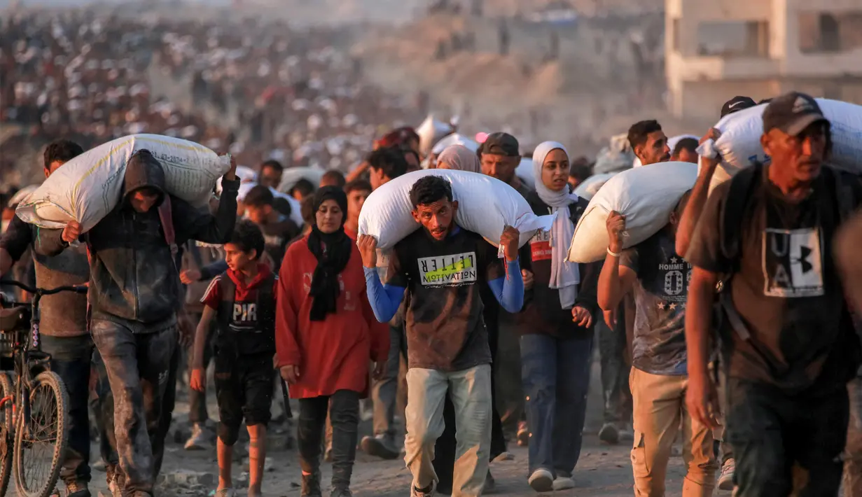 Sebelumnya, pada Minggu 15 Juni 2025, menurut sejumlah laporan media lokal, sebanyak 13 warga Palestina, termasuk orang-orang yang menunggu bantuan kemanusiaan, tewas dan sejumlah lainnya terluka akibat tembakan tentara Israel di Jalur Gaza. (BASHAR TALEB/AFP)