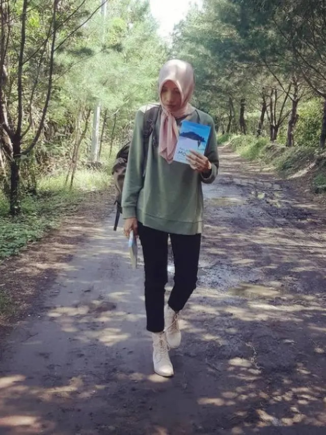 Kirana Kejora Luncurkan Novel Renjana Biru di Morotai