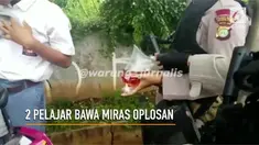 Dua pelajar di Cakung, Jakarta Timur tertangkap tangan membawa miras oplosan.