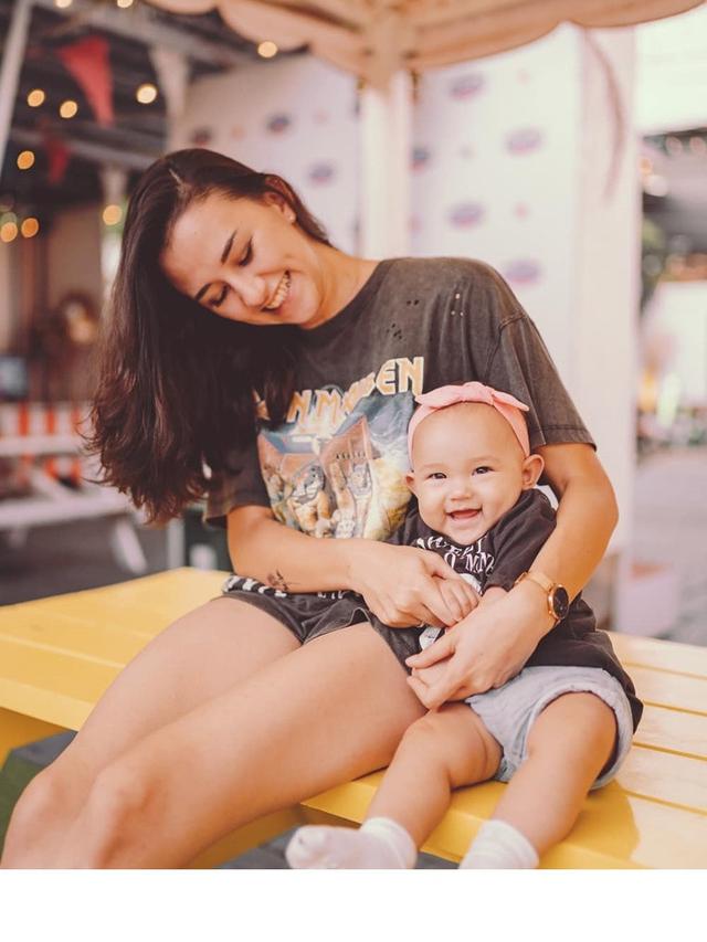 Lama Vakum, Ini 7 Potret Terbaru Dahlia Poland yang Jadi Mama Muda