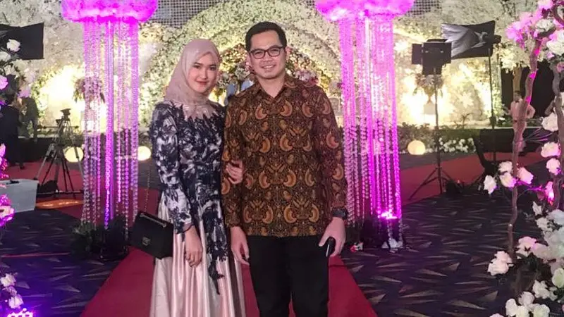 [Bintang] Sebulan Menikah, Ini 8 Foto Romantis Tommy Kurniawan dan Lisya Nurrahmi