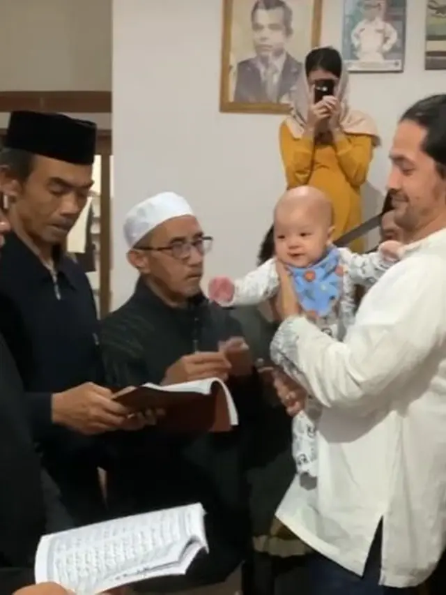 6 Potret Aqiqah Anak Kimberly Rider, Tingkah Rayden Bikin Gemas