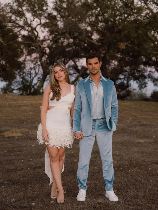 Sebelumnya, kisah asmara Taylor Lautner dan Taylor Dome sempat mencuri perhatian banyak netizen. Terlebih, Taylor Dome diketahui merupakan fans Taylor Lautner sebelumnya. (Liputan6.com/IG/@samkoma.world)