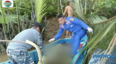 Jenazah ditemukan oleh dua nelayan yang sedang mencari udang di tepi Sungai Tersebut.