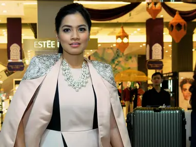 Aktris cantik Titi Kamal saat ditemui di kawasan SCBD, Jakarta Selatan, Rabu (1/7/2015). (Liputan6.com/Faisal R Syam)