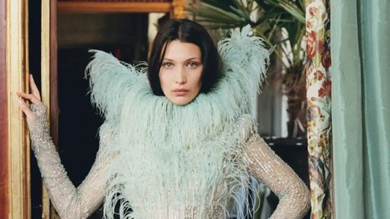 Gunakan Gaun Transparan, Bella Hadid Pamer Miss V Lagi