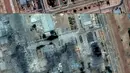 Untuk diketahui, Amerika Serikat menyerang tiga situs nuklir Iran menggunakan bom GBU-57A/B Massive Ordnance Penetrator (MOP) yang dikenal sebagai penghancur bunker. (Citra satelit ©2025 Maxar Technologies/AFP)