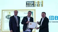 BRI dinobatkan sebagai BUMN Terbaik dengan memboyong penghargaan The Best State-Owned Enterprise In 2023 pada ajang TOP BUMN Award di Jakarta (30/11)/Istimewa.