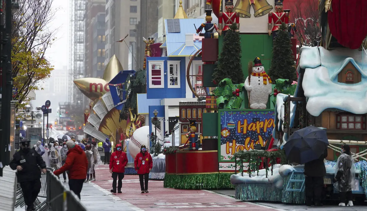 Kendaraan hias terlihat di jalanan dalam Parade Hari Thanksgiving Macy's di New York, Amerika Serikat (26/11/2020). Akibat pandemi COVID-19, Parade Hari Thanksgiving Macy's tahun ini tidak dibuka bagi publik untuk disaksikan di lokasi dan hanya ditayangkan melalui televisi. (Xinhua/Wang Ying)