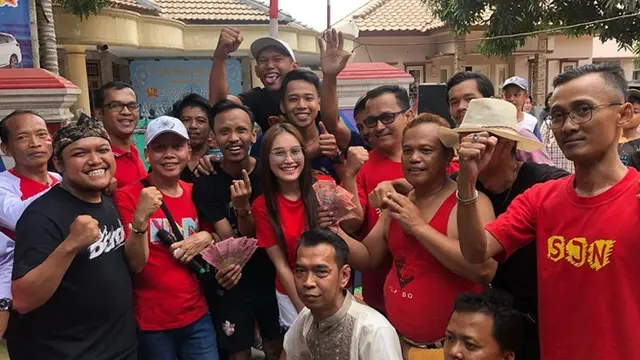 6 Potret Kebersamaan Ayu Ting Ting Bareng Tetangga, Kompak dan Seru
