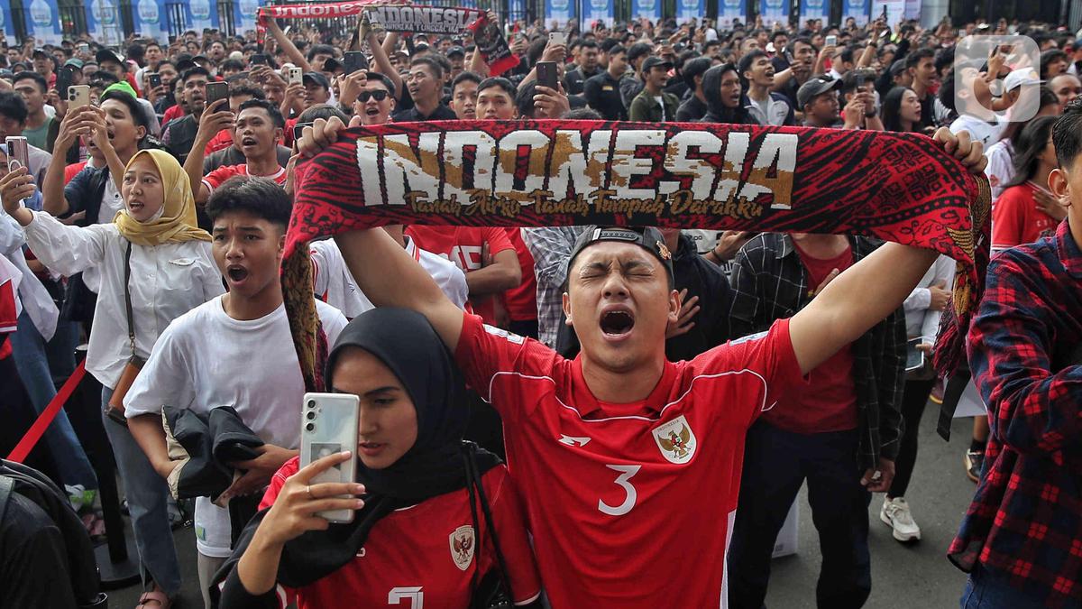 Antusiasme Suporter Skuad Garuda Nobar Laga Timnas Indonesia vs Australia di GBK