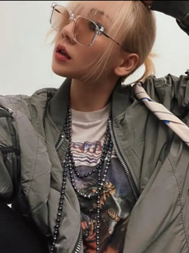 Rekomendasi Fashion Item Jennie BLACKPINK hingga V BTS yang Bikin OOTD Liburan Makin Kece