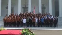 Presiden Joko Widodo melepas kontingen Indonesia untuk Olimpiade Rio de Janeiro 2016 di halaman Istana Merdeka, Jakarta, Rabu (22/6/2016). (Bola.com/Twitter/KEMENPORA_RI)