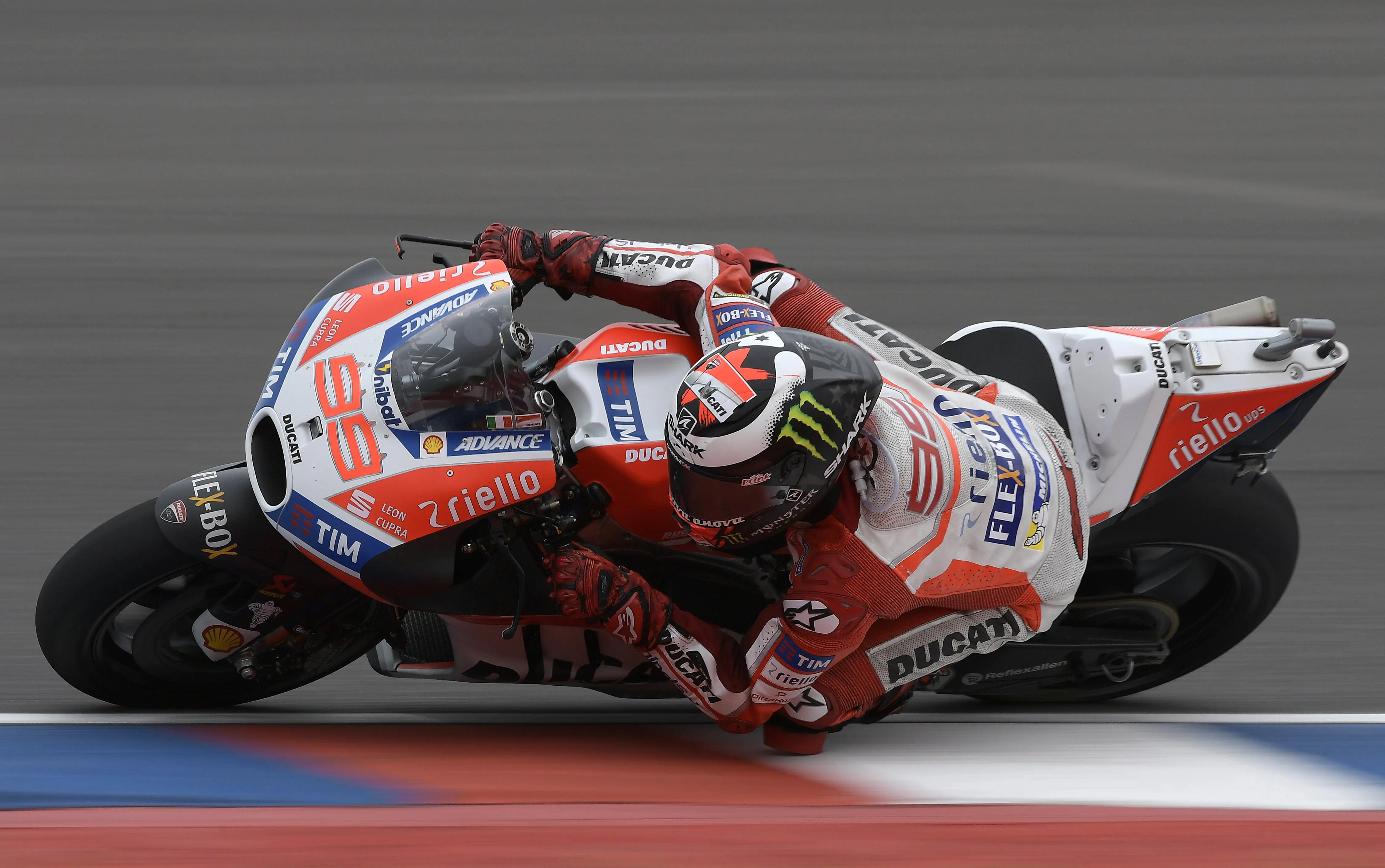 Pembalap Ducati, Jorge Lorenzo. (JUAN MABROMATA / AFP)