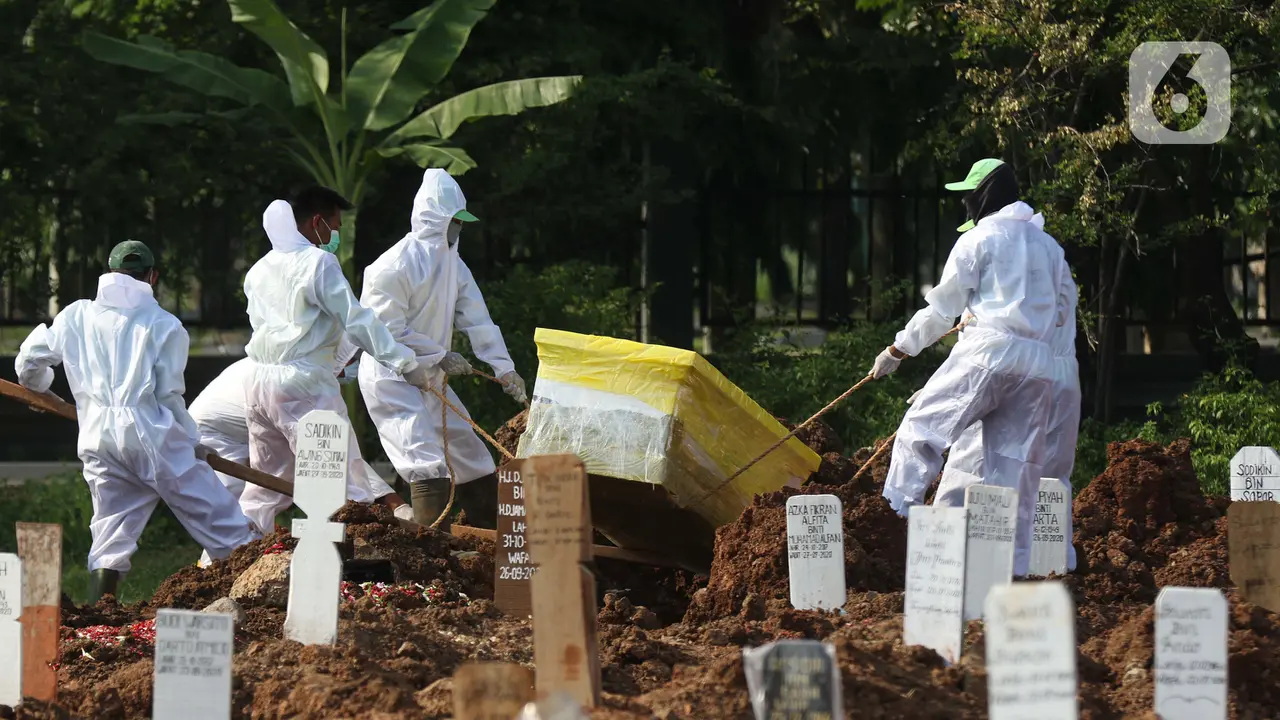Lebih dari 2.145 Jenazah Dimakamkan dengan Protokol COVID-19 di TPU Tegal Alur
