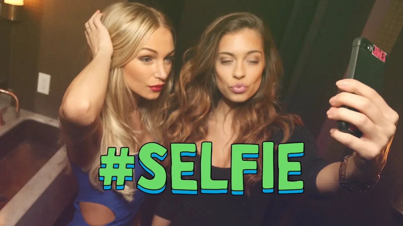 [Bintang] 8 Jenis Kepribadian Dilihat dari Gaya Selfie, Kamu yang Mana?