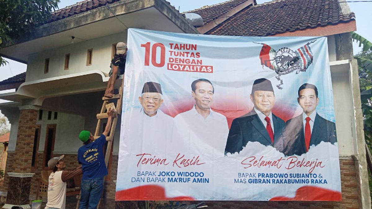 Sederhana, Warga dan Relawan Rayakan 10 Tahun Kepemimpinan Jokowi Berita Viral Hari Ini Minggu 20 Oktober 2024