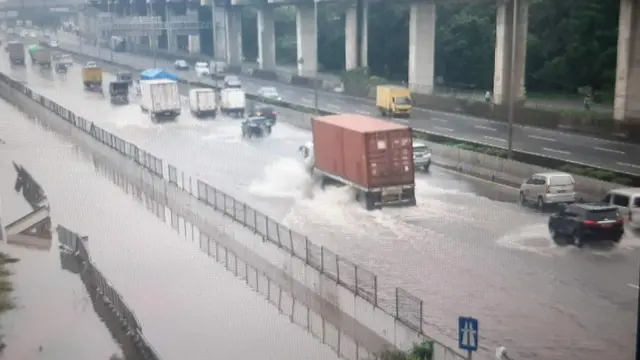 Banjir 60 Sentimeter, Gerbang Tol Jatibening Ditutup Total