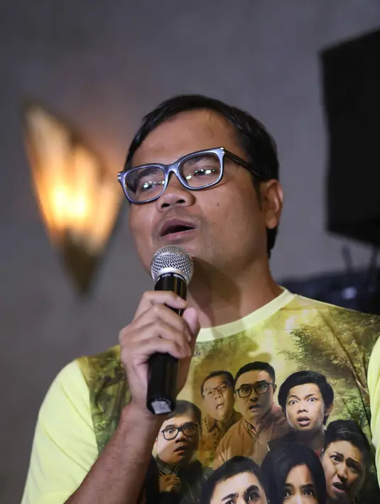 Bahkan sebagai sang sutradara Raditya pun sangat senang ketika harus berdebat hebat dengan Soleh Solihun. Menurut Radit, setelah perdebatannya itu akan menemukan ide-ide cemerlang untuk film Hangout garapannya itu. (Nurwahyunan/Bintang.com)