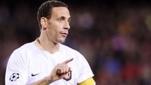 7. Rio Ferdinand - Pemain termahal yang pernah diboyong Sir Alex Ferguson ke Old Trafford adalah Rio Ferdinand. Benteng kokoh itu direkrut Setan Merah dari Leeds United pada musim panas 2002 dengan bandrol sebesar 41,4 juta pounds atau sekitar Rp784 miliar. (AFP/Lluis Gene)